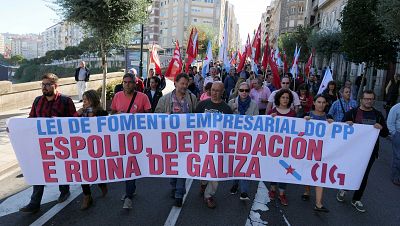 17-10-03 ManifaAsembleaLeiFomentoEmpresarialVigo03.jpg